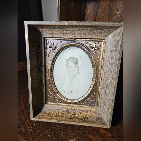 Vintage Ornate Brown and Gold Photo Frame. - Picture 2 of 10